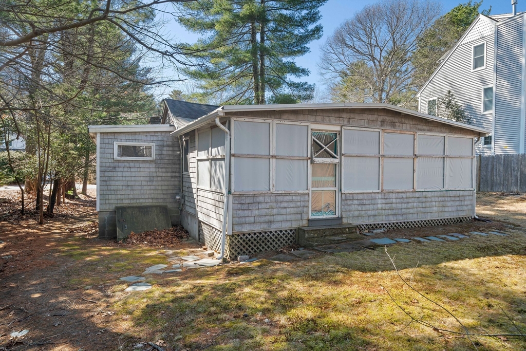 2 bed, 1 bath apartment for rent at 67 Priscilla Ave, South Duxbury — photo 5 of 15
