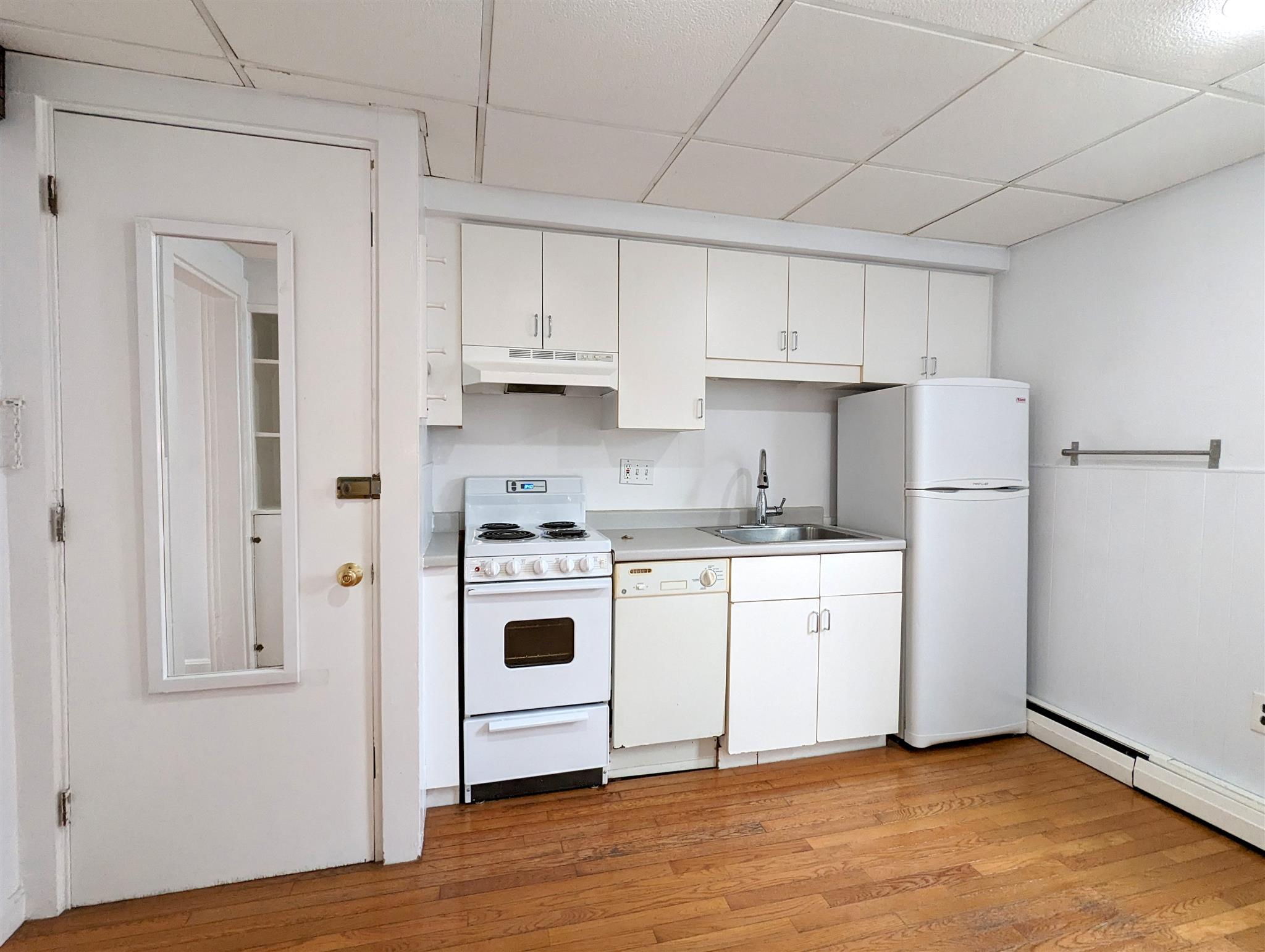 Studio bed, 1 bath apartment for rent at 67 Putnam St Unit 1, Prospect Hill — photo 2 of 11