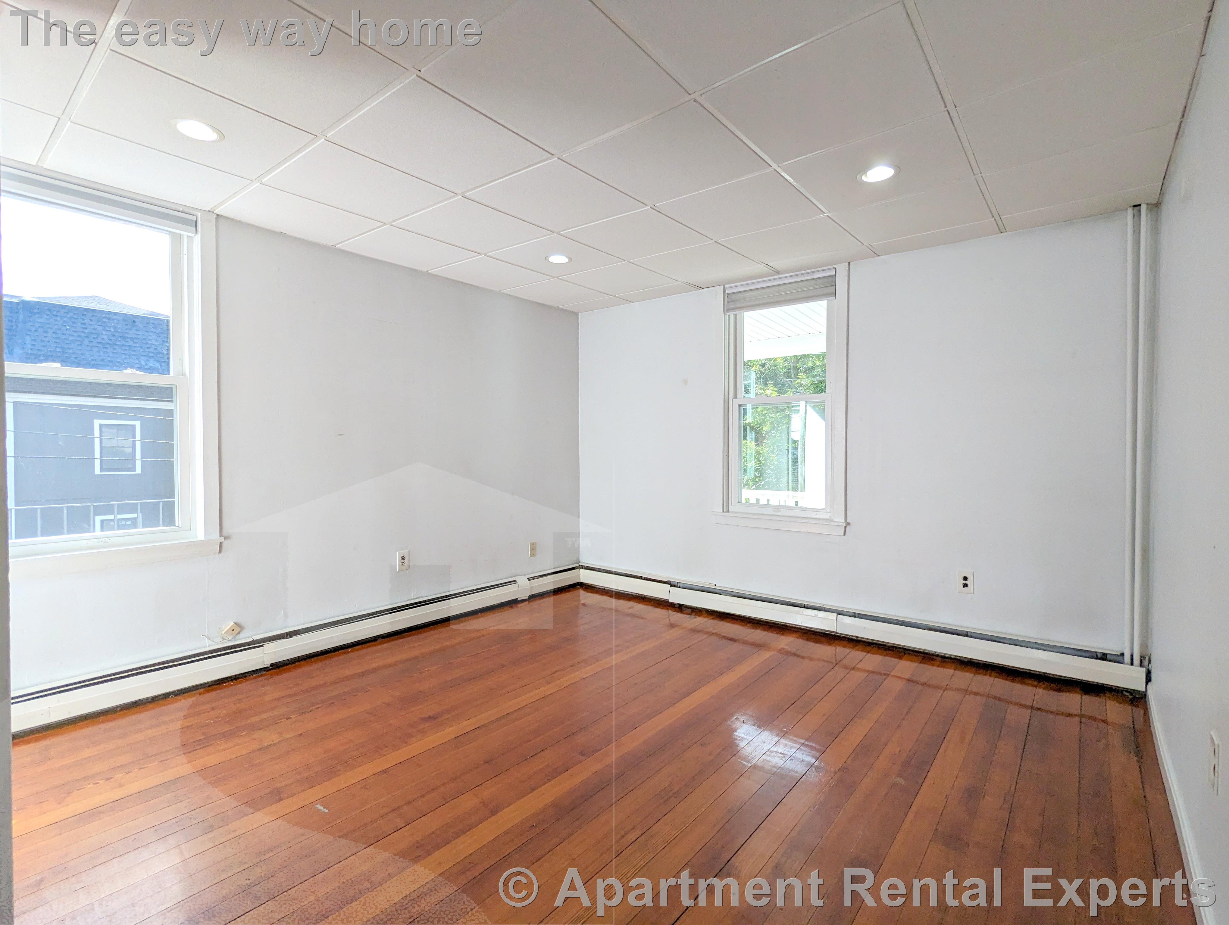 1 bed, 1 bath apartment for rent at 67 Putnam St Unit 4, Spring Hill — photo 4 of 11