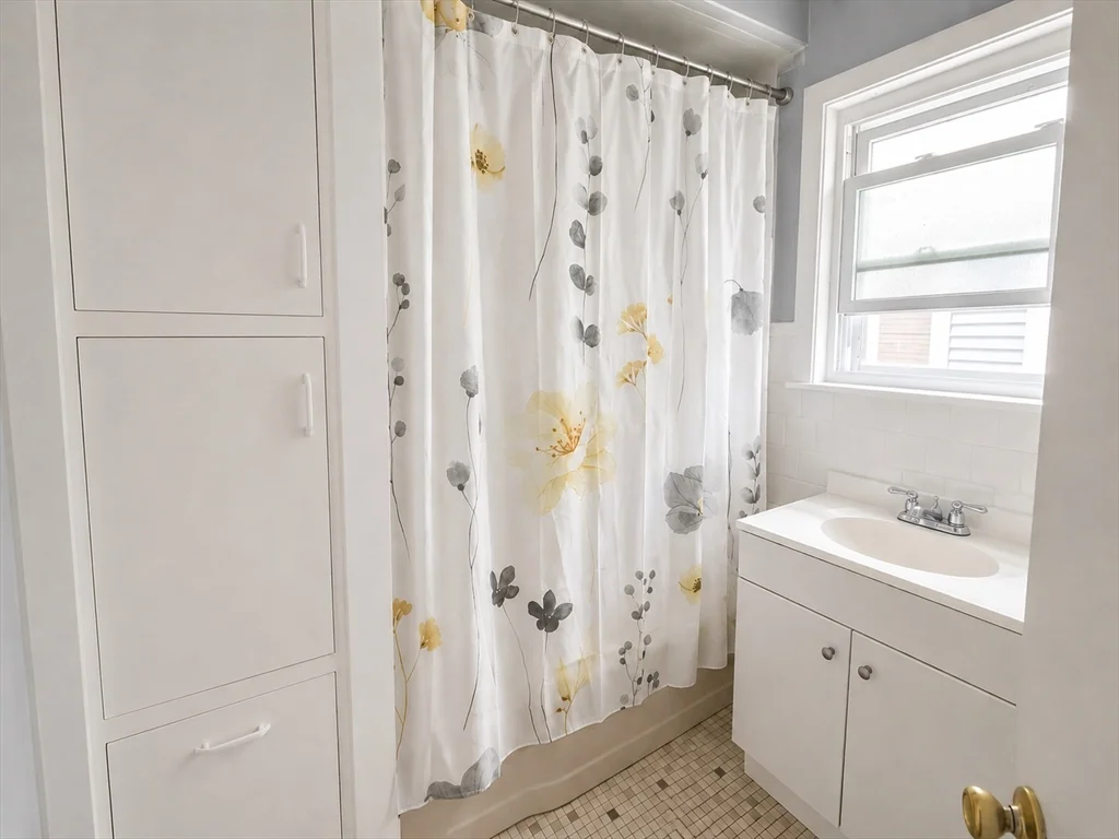 3 bed, 1 bath apartment for rent at 67 Reed Ave Unit 2, Everett — photo 7 of 11