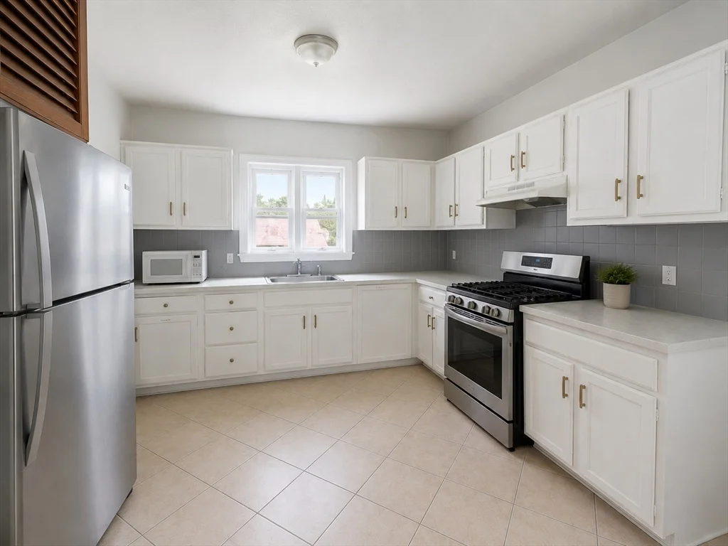 3 bed, 1 bath apartment for rent at 67 Reed Ave Unit 2, Everett — photo 2 of 11