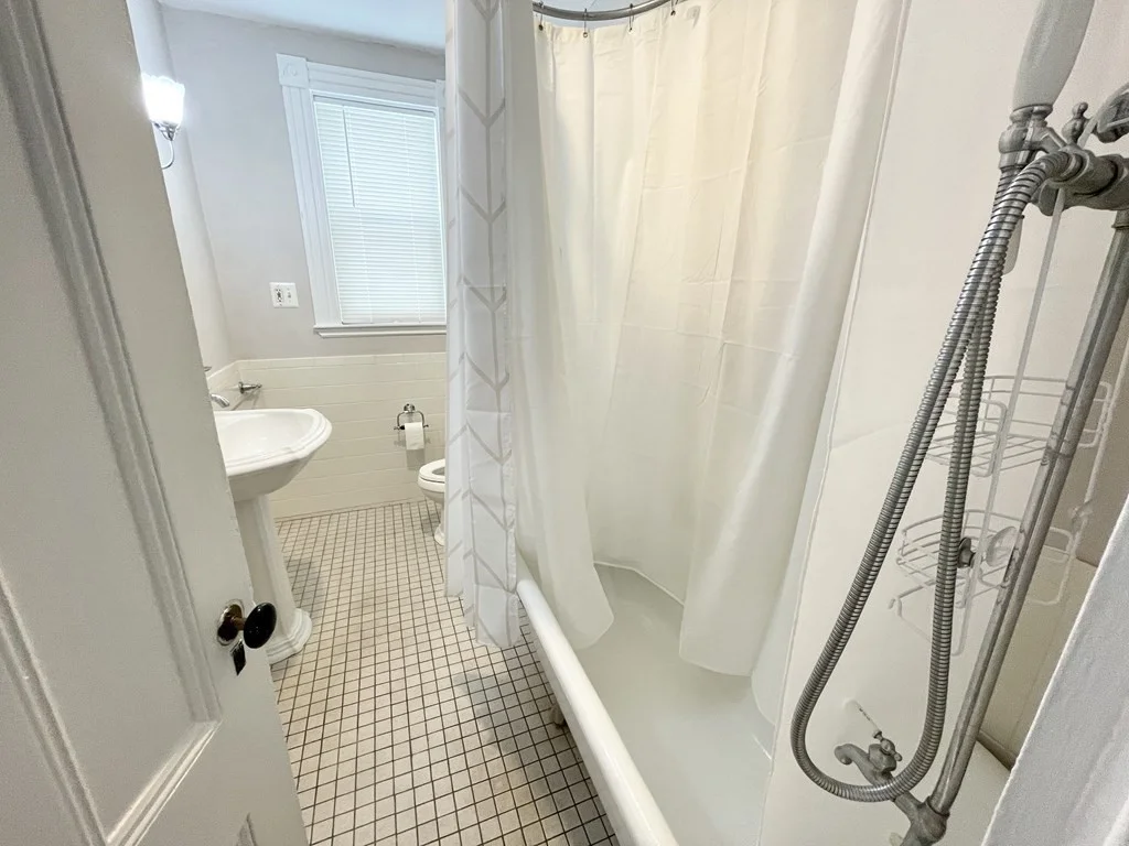3 bed, 1 bath apartment for rent at 67 Roseclair Unit St, Dorchester — photo 9 of 12