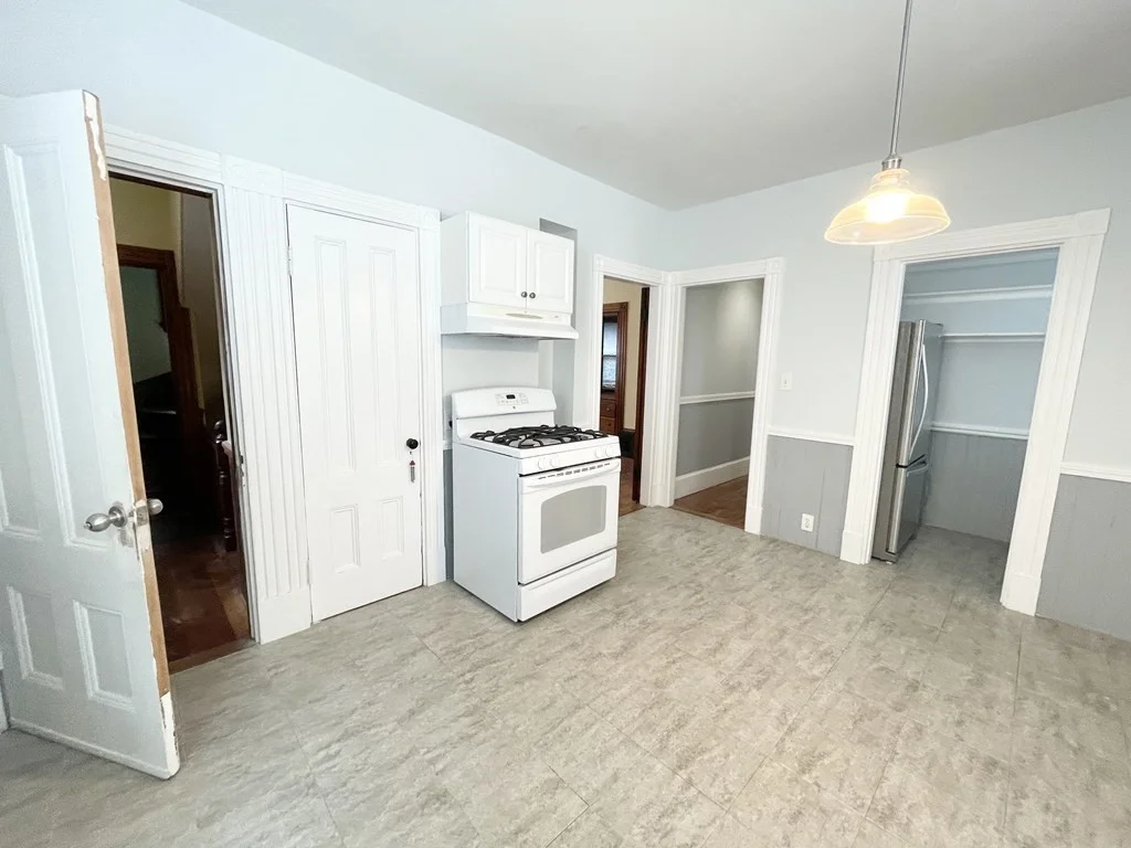 3 bed, 1 bath apartment for rent at 67 Roseclair Unit St, Dorchester — photo 3 of 12