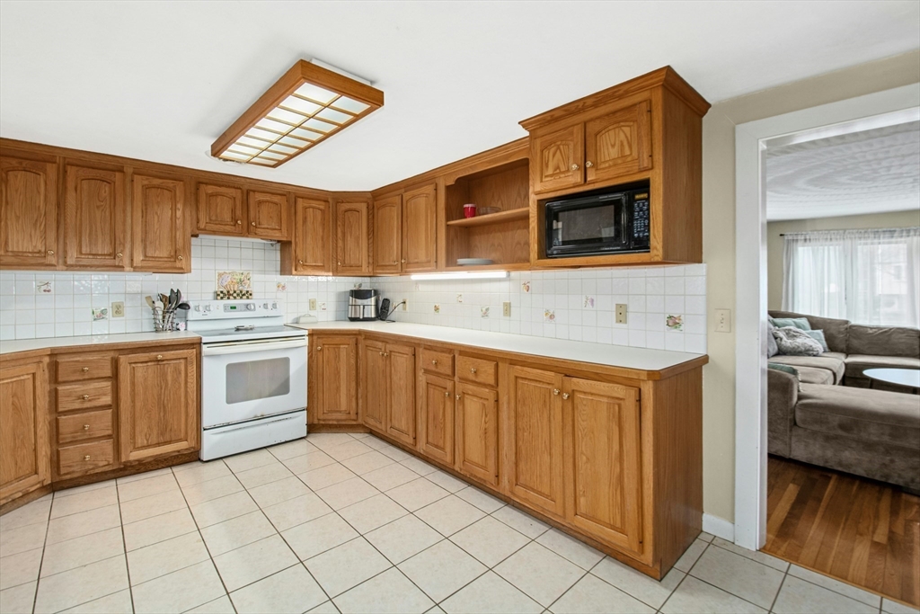 4 bed, 2 bath apartment for rent at 67 S Oxford Rd, Millbury — photo 8 of 27