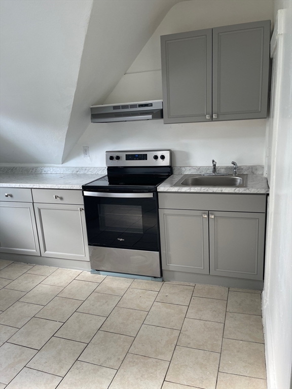 3 bed, 1 bath apartment for rent at 67 Saunders St Unit 3, Lawrence — photo 2 of 23