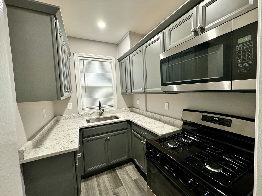 3 bed, 1 bath apartment for rent at 67 Sycamore St Unit 1, East Fairhaven — photo 2 of 24