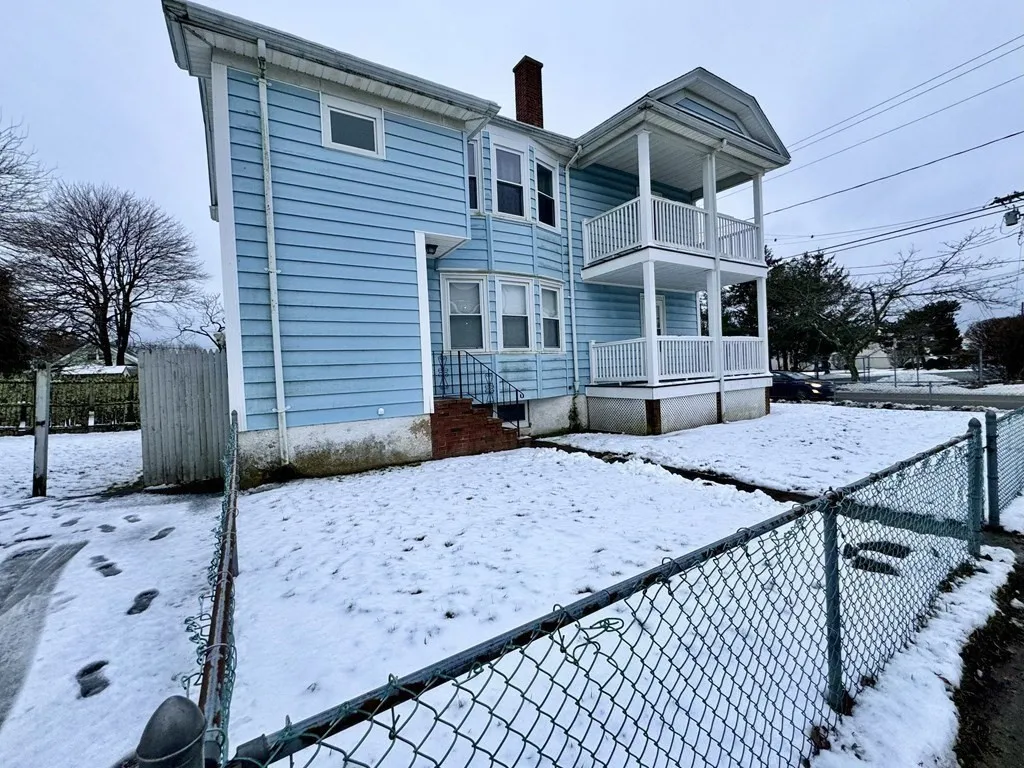 2 bed, 1 bath apartment for rent at 67 Sycamore St Unit 2, East Fairhaven — photo 2 of 27