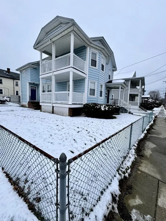 2 bed, 1 bath apartment for rent at 67 Sycamore St Unit 2, East Fairhaven — photo 4 of 27
