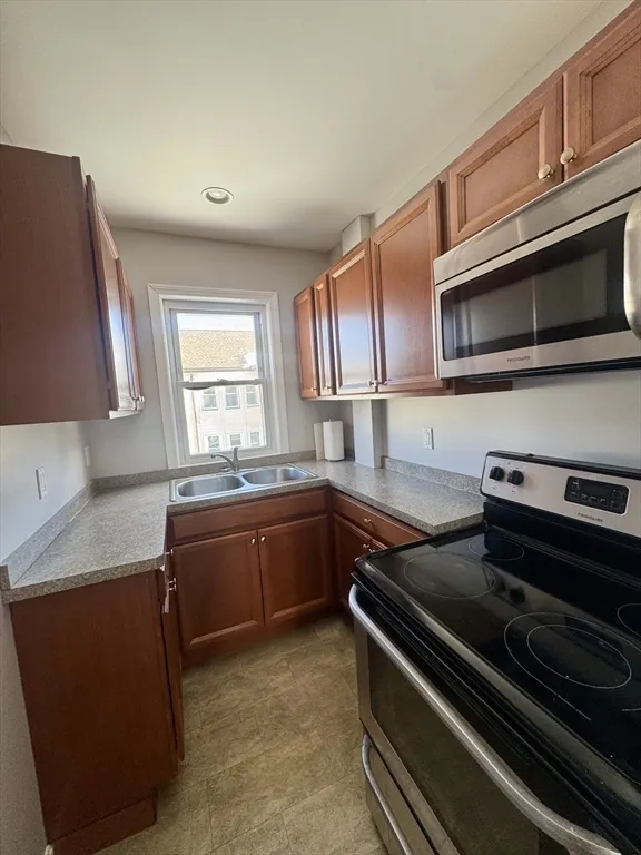 2 bed, 1 bath apartment for rent at 67 Sycamore St Unit 2, East Fairhaven — photo 12 of 27