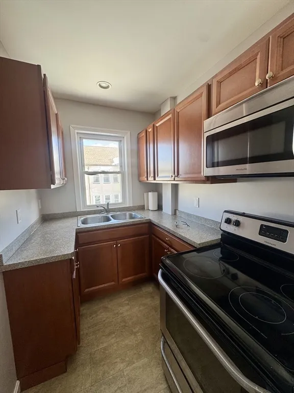 2 bed, 1 bath apartment for rent at 67 Sycamore St Unit 2, East Fairhaven — photo 10 of 27