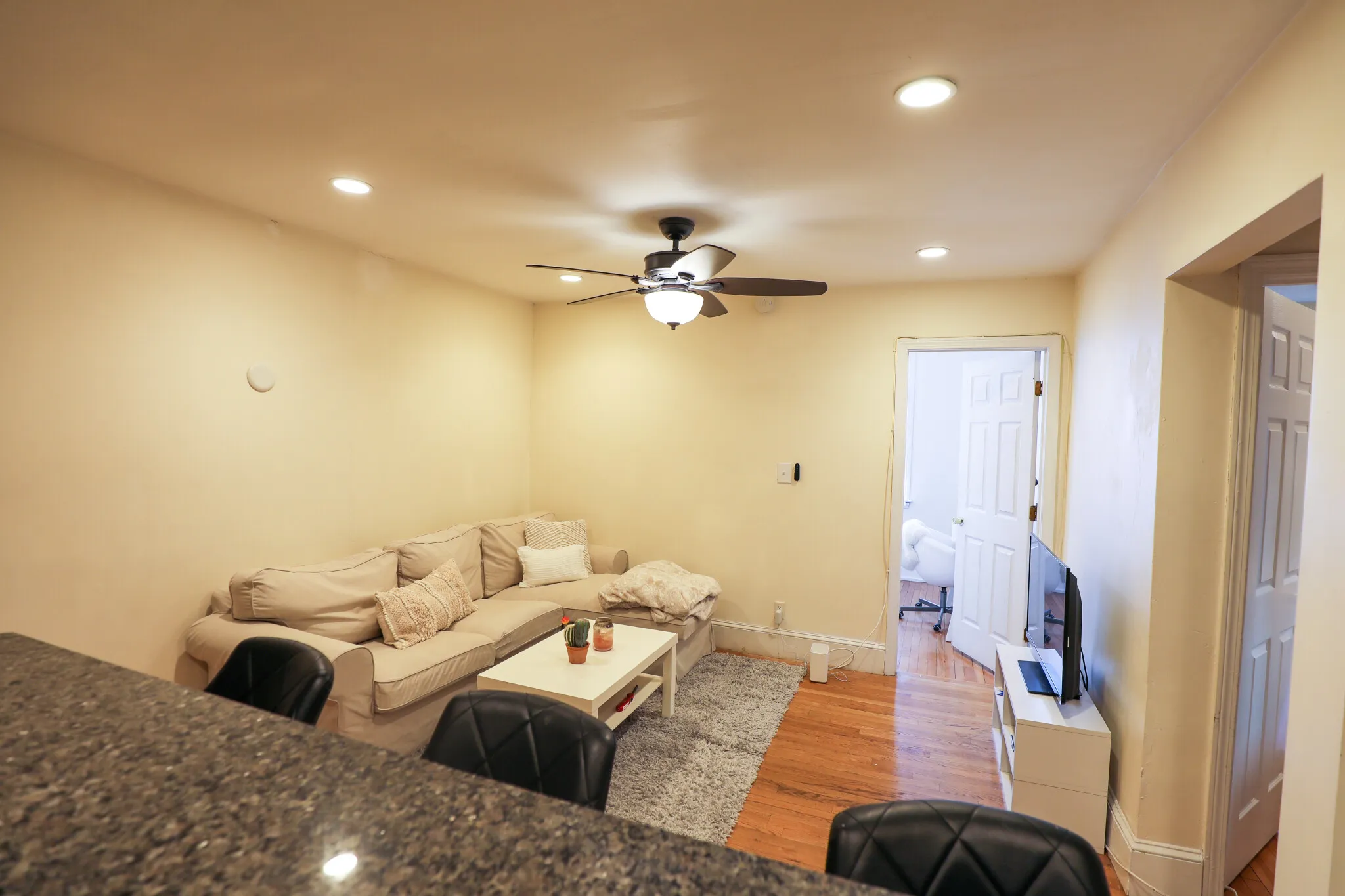 3 bed, 1 bath apartment for rent at 67 Thatcher St Unit 4, North Brookline — photo 4 of 8