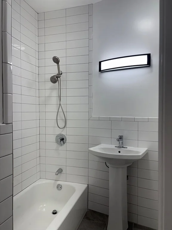 1 bed, 1 bath apartment for rent at 67 Tudor St Unit 16, Lynn — photo 6 of 9