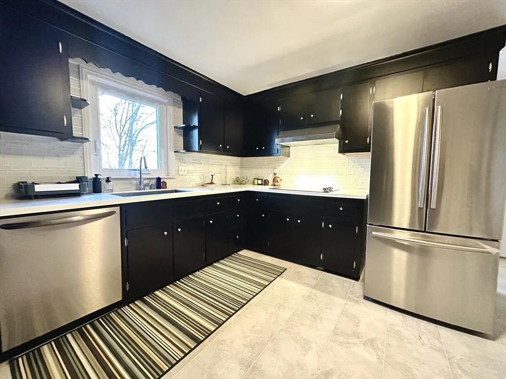 3 bed, 1 bath apartment for rent at 67 Vane St, Revere — photo 5 of 13