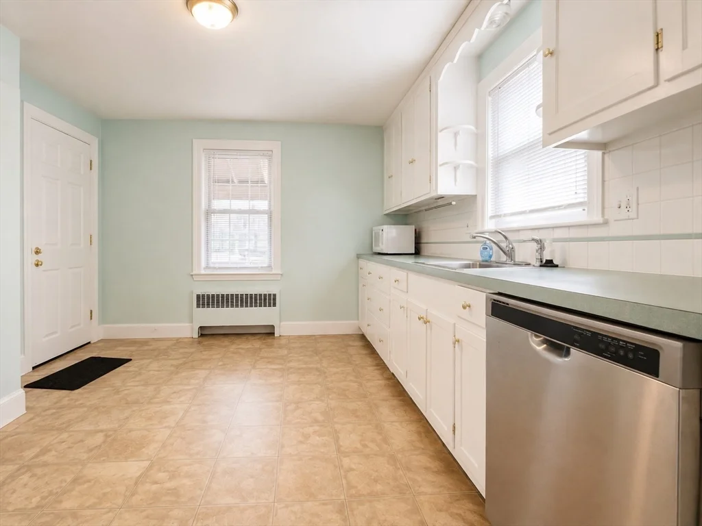 2 bed, 1 bath apartment for rent at 67 Waverley St Unit 2, Belmont — photo 4 of 18