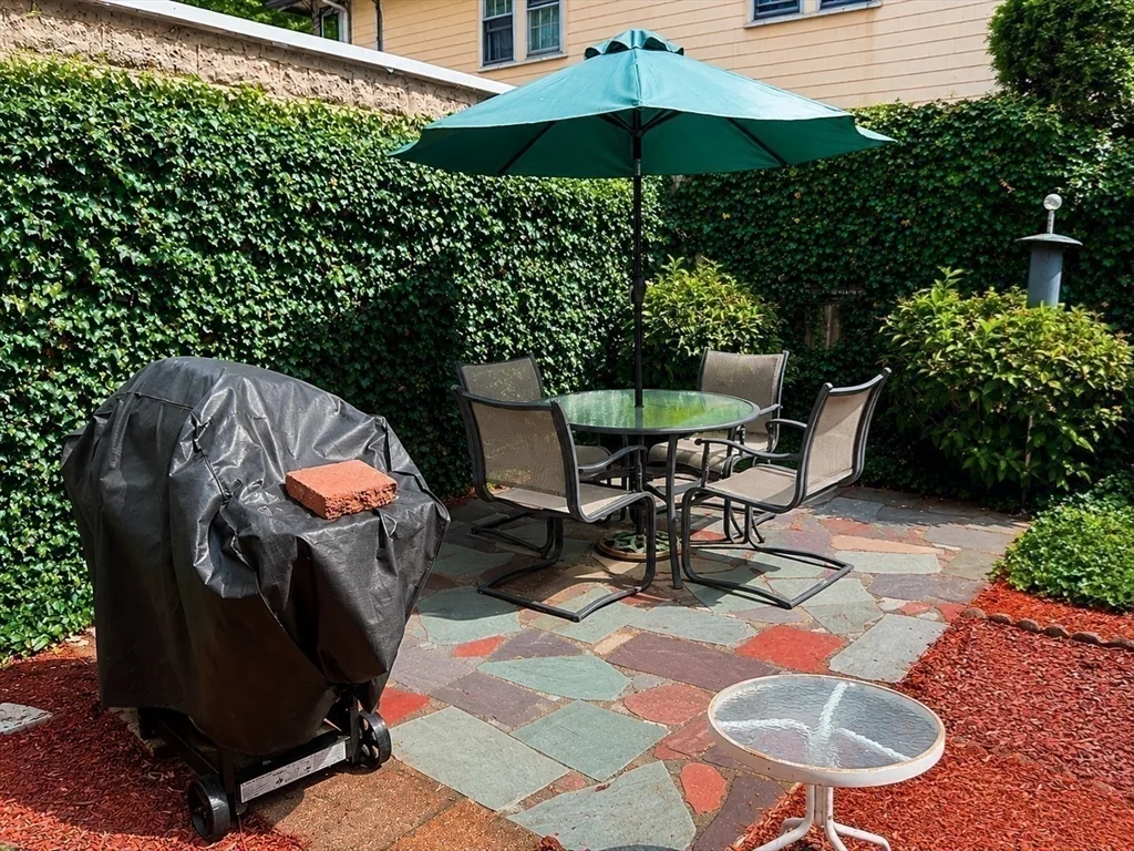2 bed, 1 bath apartment for rent at 67 Waverley St Unit 2, Belmont — photo 14 of 18