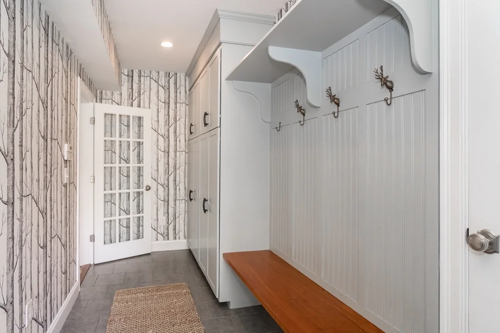 4 bed, 4+ bath apartment for rent at 67 Whittier Rd, Wellesley — photo 5 of 31