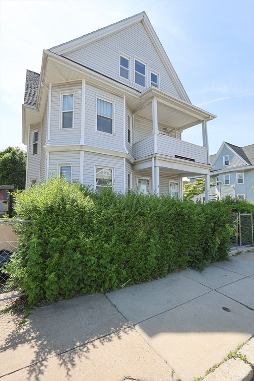 5 bed, 1 bath apartment for rent at 67 Willowwood St Unit 2, Dorchester — photo 2 of 2