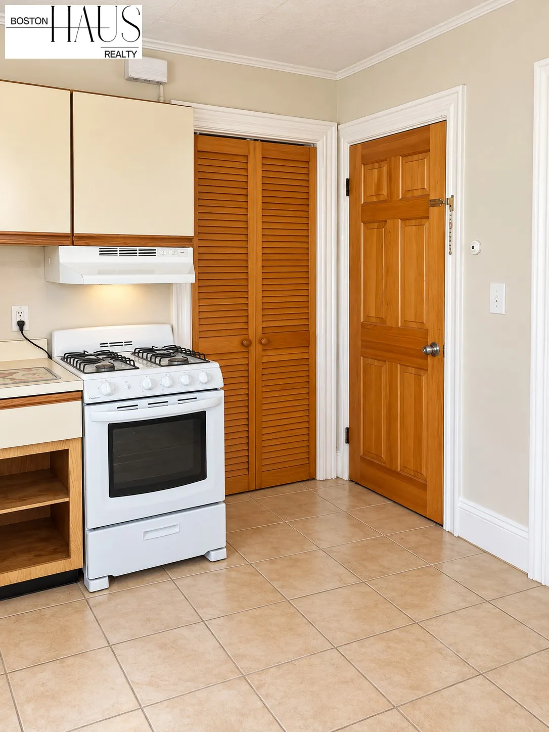 Studio bed, 1 bath apartment for rent at 670 East 6th St Unit 3, South Boston — photo 3 of 9