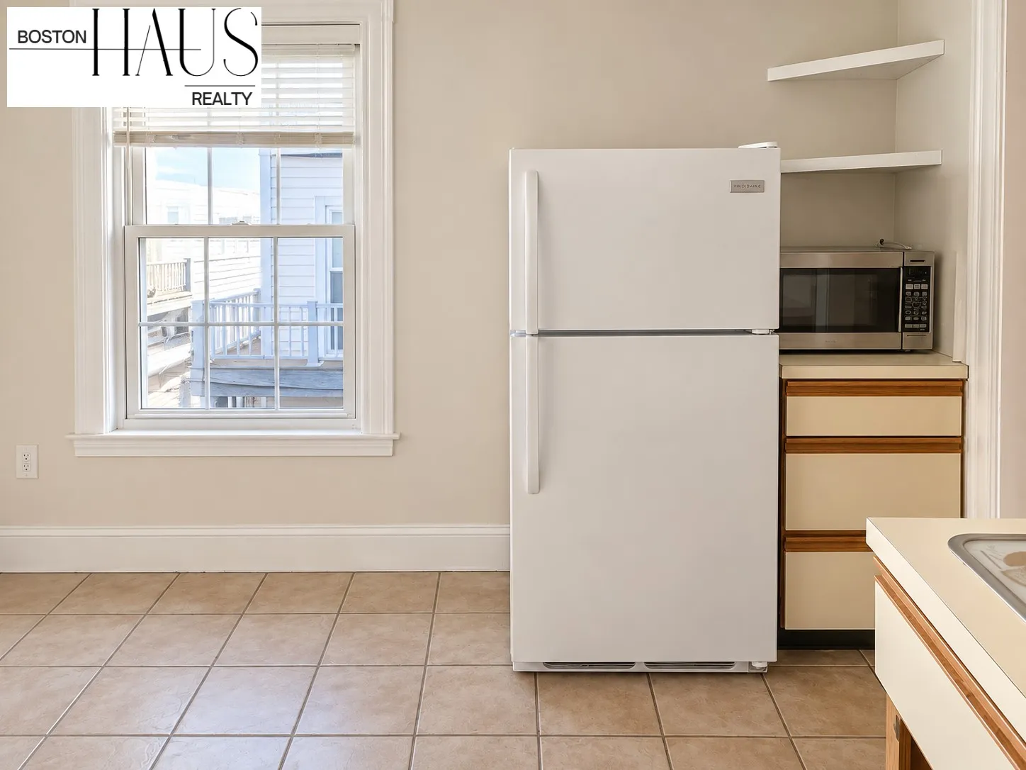 Studio bed, 1 bath apartment for rent at 670 East 6th St Unit 3, South Boston — photo 5 of 9