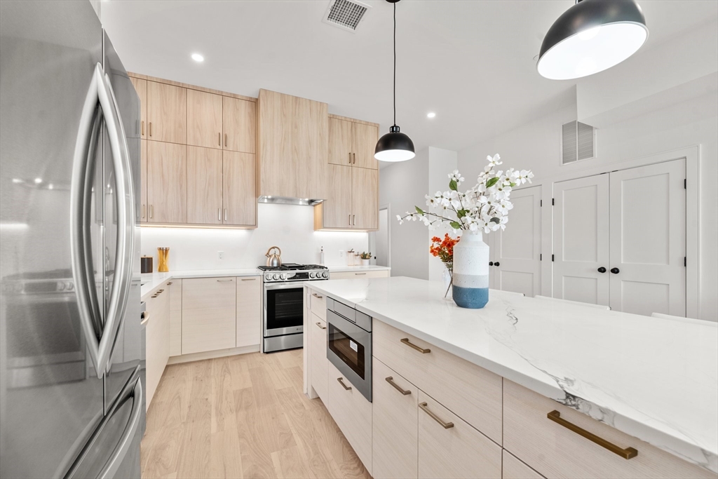 2 bed, 2 bath apartment for rent at 670 Saratoga Unit 101, Boston — photo 9 of 16