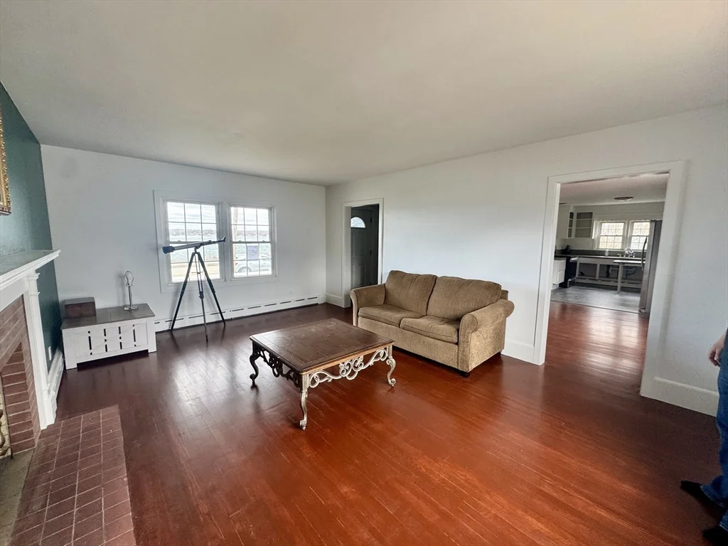 2 bed, 1 bath apartment for rent at 672 W Rodney French Blvd, Far North — photo 9 of 39