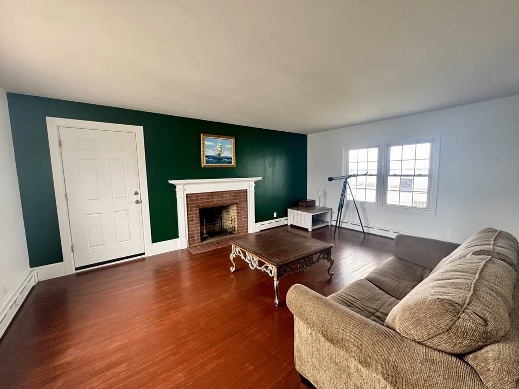 2 bed, 1 bath apartment for rent at 672 W Rodney French Blvd, Far North — photo 10 of 39