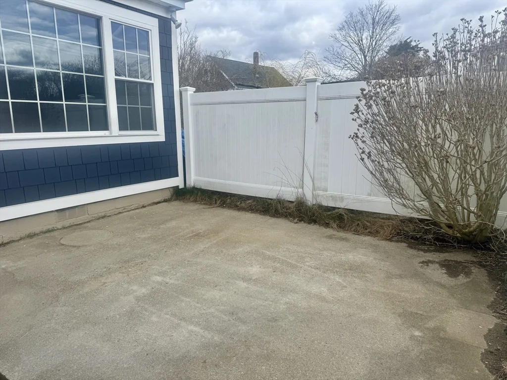 2 bed, 1 bath apartment for rent at 672 W Rodney French Blvd, Far North — photo 4 of 39