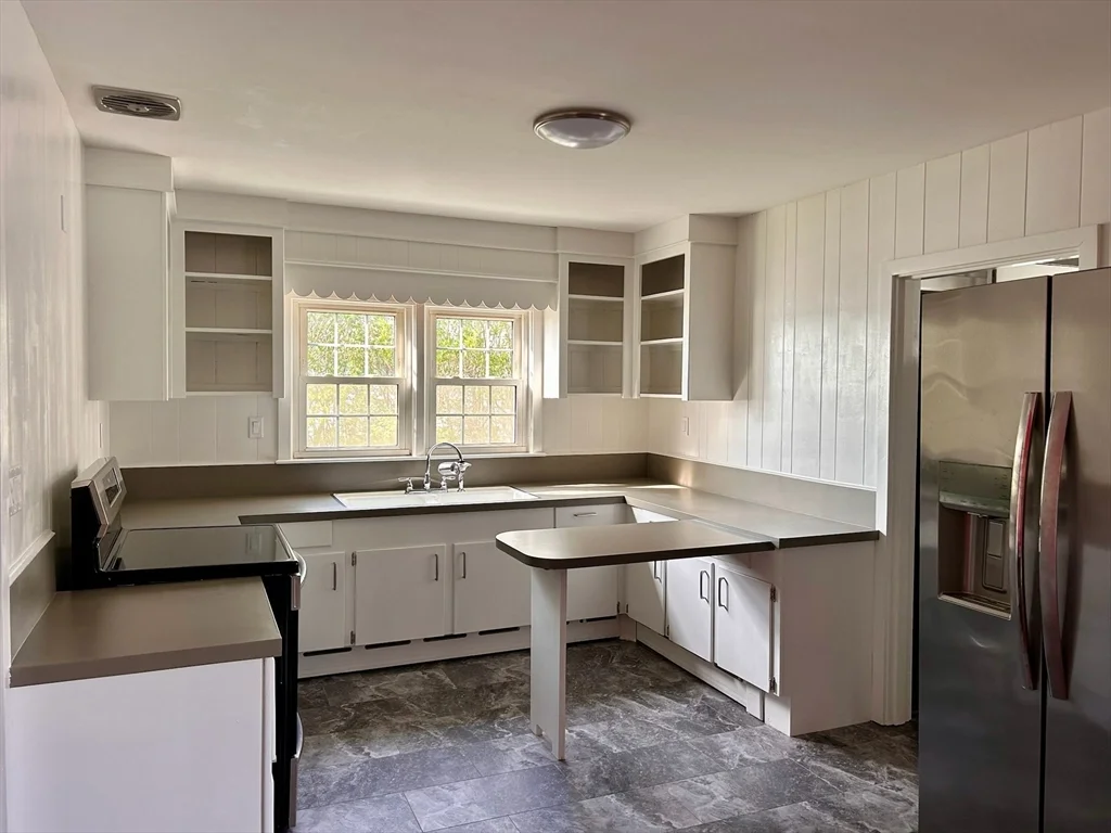 2 bed, 1 bath apartment for rent at 672 W Rodney French Blvd, Far North — photo 15 of 39