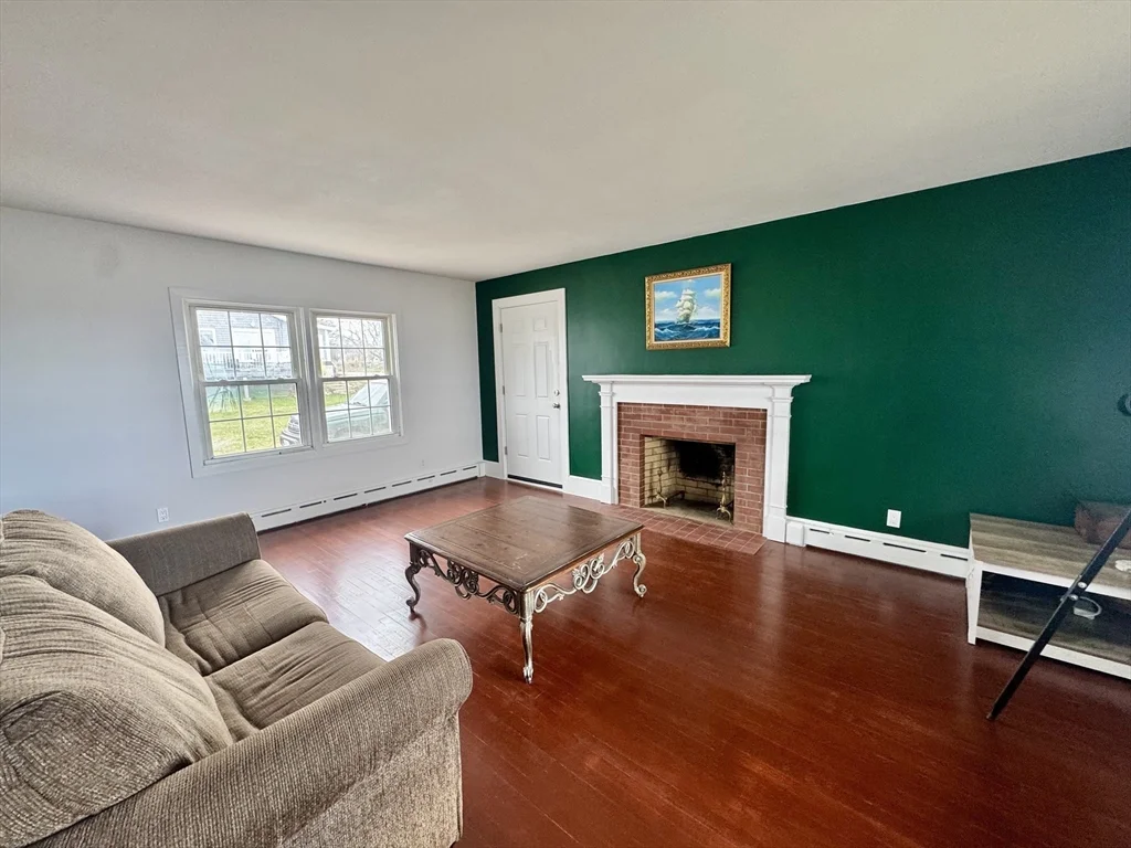 2 bed, 1 bath apartment for rent at 672 W Rodney French Blvd, Far North — photo 7 of 39