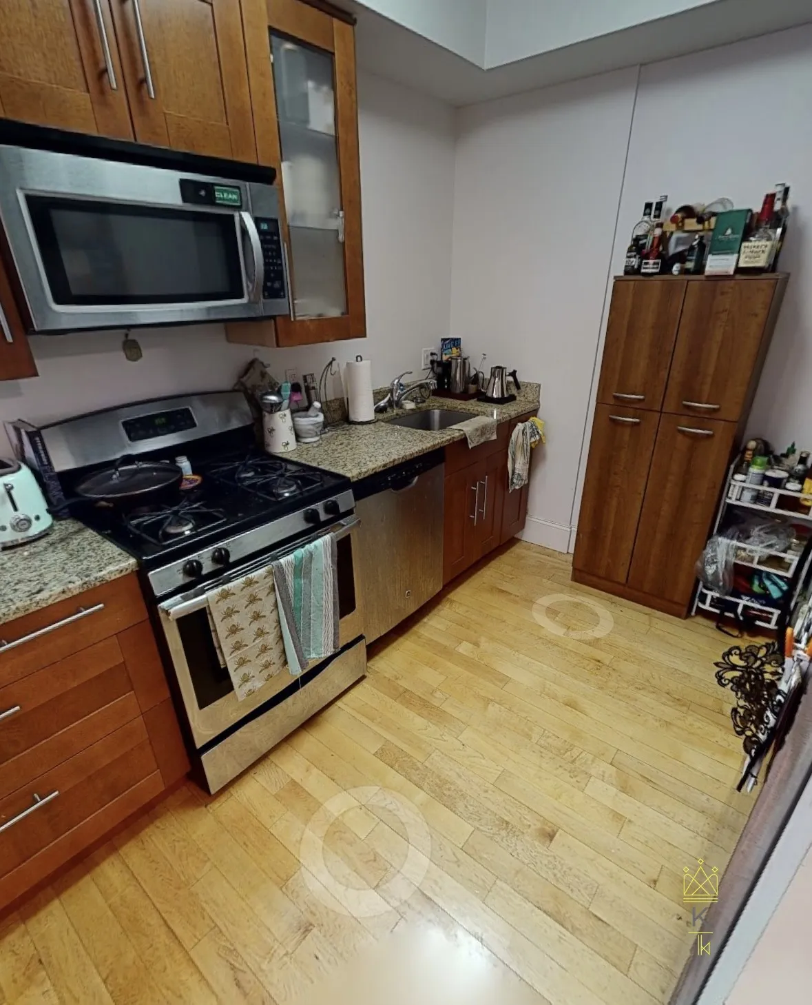 2 bed, 1 bath apartment for rent at 672 Washington St Unit 4, Aspinwall Hill — photo 2 of 8
