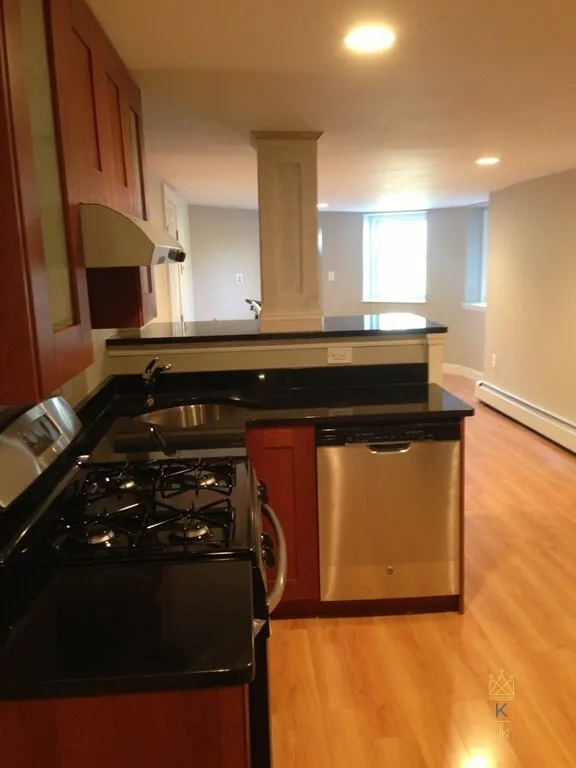 1 bed, 1 bath apartment for rent at 672 Washington St Unit A, Aspinwall Hill — photo 2 of 9