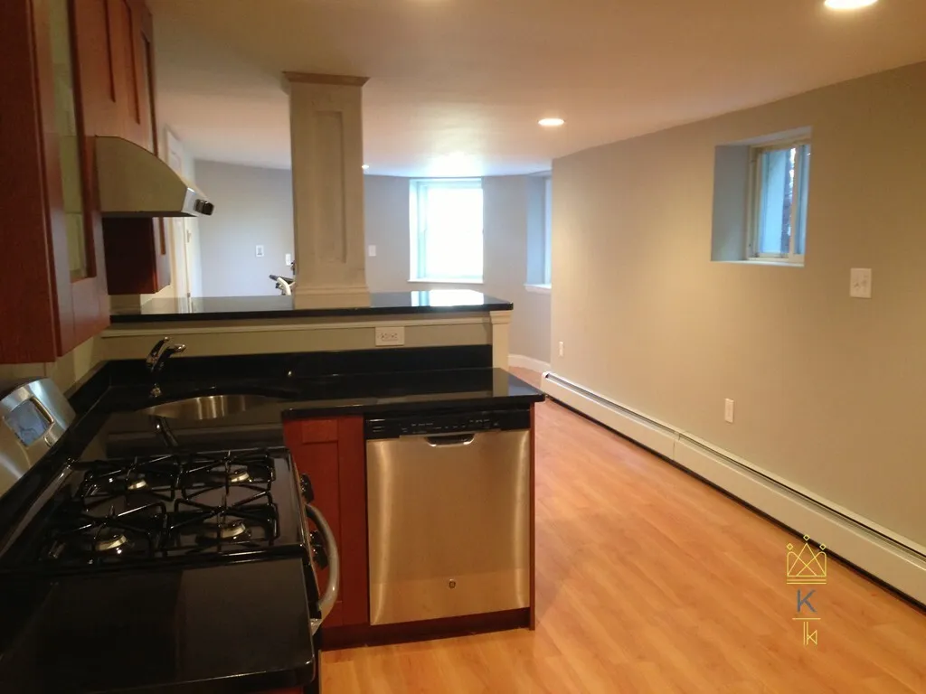 1 bed, 1 bath apartment for rent at 672 Washington St Unit A, Aspinwall Hill — photo 1 of 9
