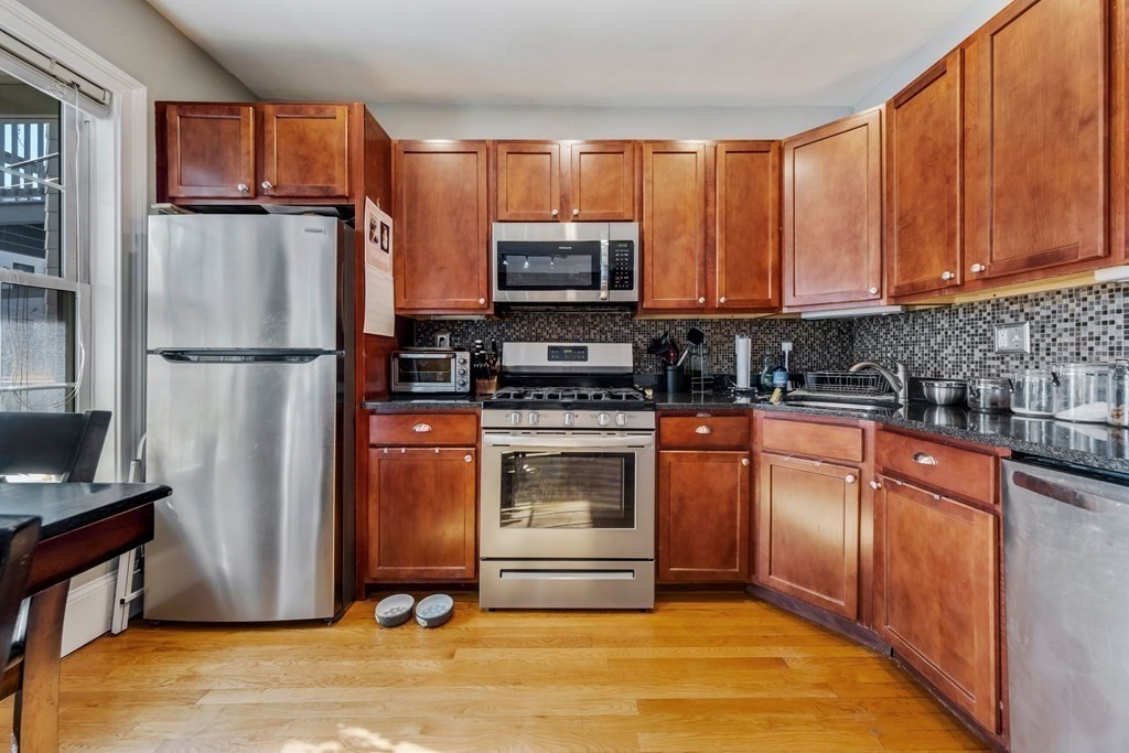 3 bed, 2 bath apartment for rent at 673 E 2nd St Unit 1, South Boston — photo 3 of 17