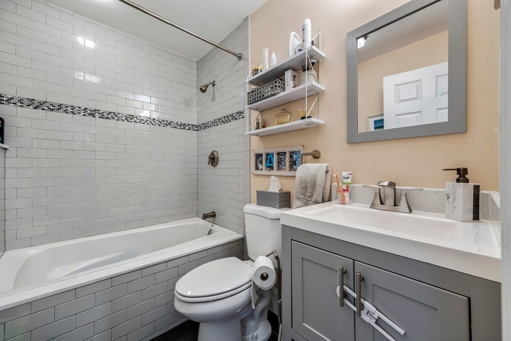 3 bed, 2 bath apartment for rent at 673 E 2nd St Unit 1, South Boston — photo 9 of 17