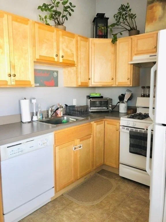 2 bed, 2 bath apartment for rent at 673 E Broadway Unit 2, Boston — photo 3 of 6
