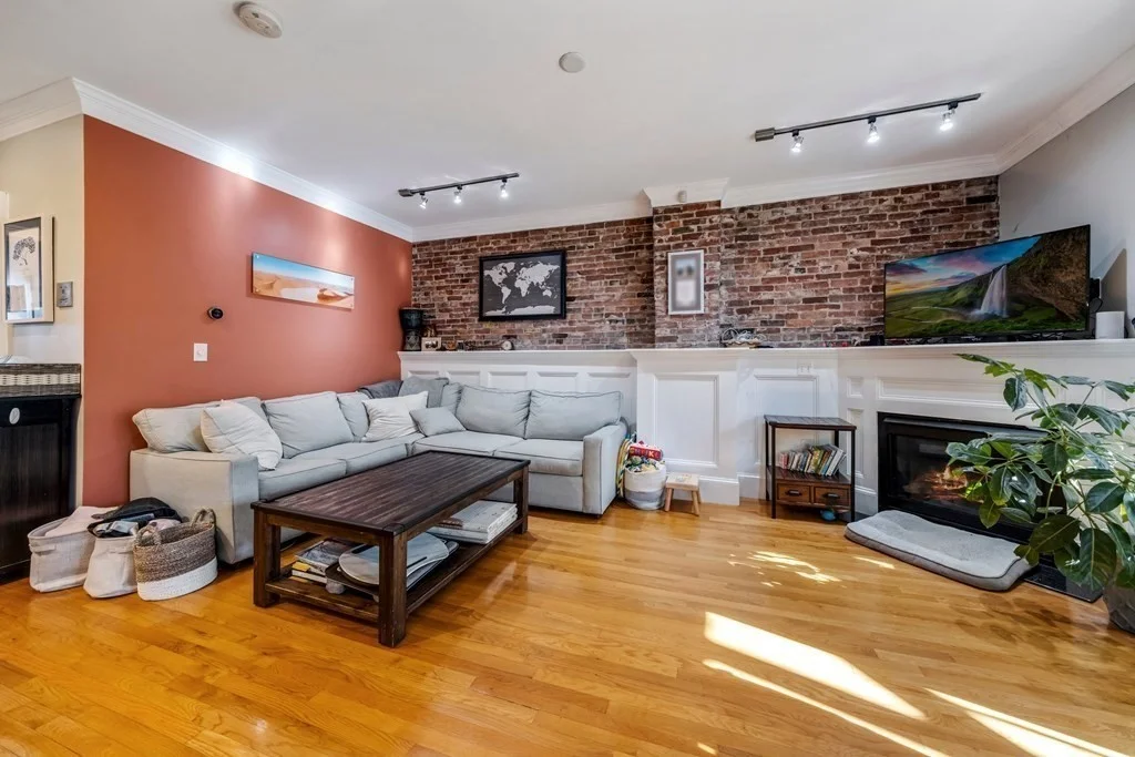 3 bed, 2 bath apartment for rent at 673 E 2nd St Unit 1, South Boston — photo 5 of 17