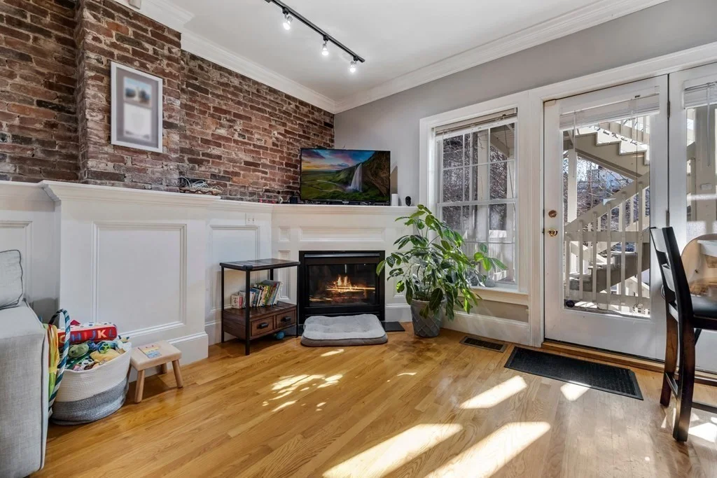 3 bed, 2 bath apartment for rent at 673 E 2nd St Unit 1, South Boston — photo 2 of 17