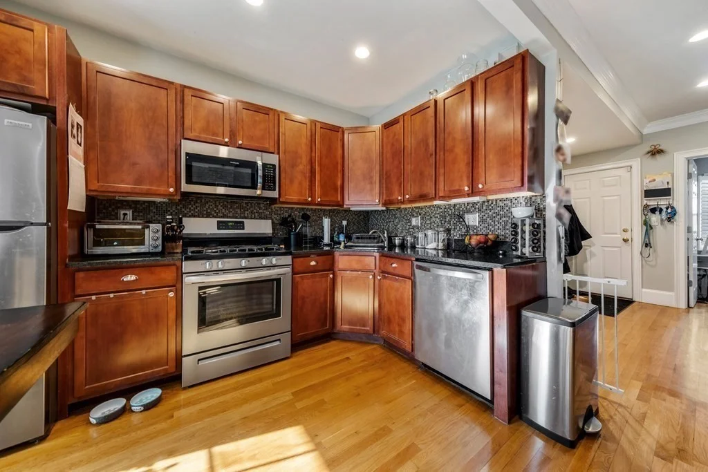 3 bed, 2 bath apartment for rent at 673 E 2nd St Unit 1, South Boston — photo 4 of 17