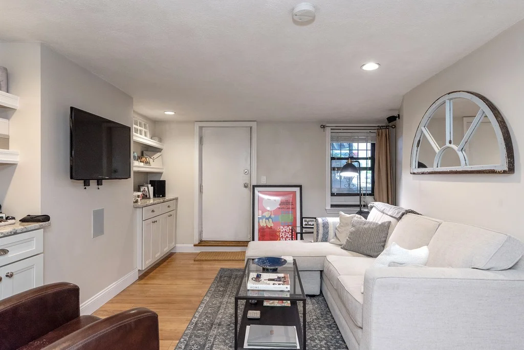 1 bed, 1 bath apartment for rent at 673 Tremont Unit 8, South End