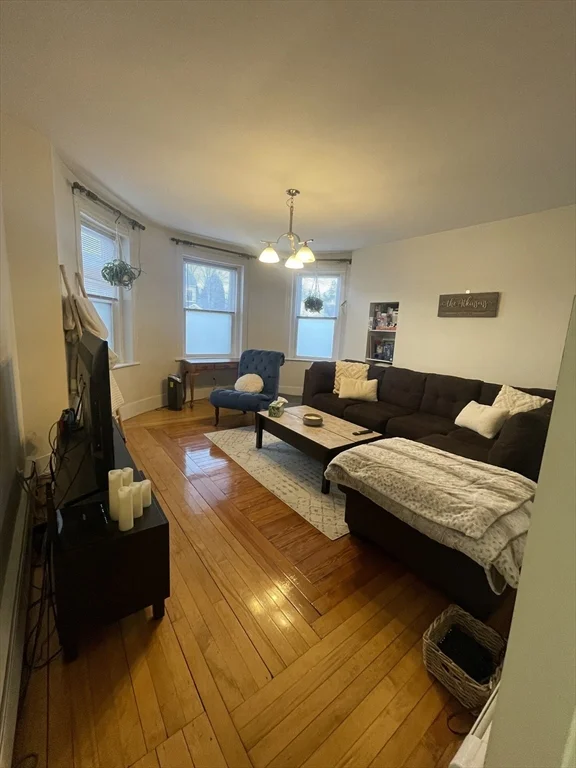 3 bed, 1 bath apartment for rent at 674 Boylston St Unit 1, Newton Center — photo 1 of 10