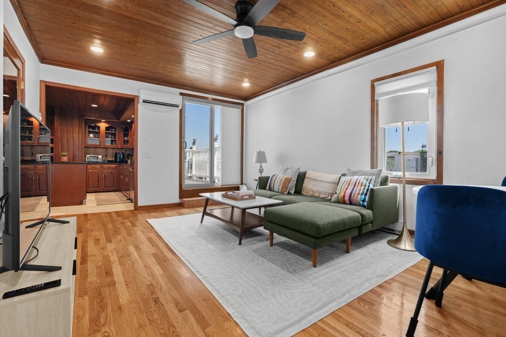 1 bed, 1 bath apartment for rent at 674 East Broadway Unit 2, South Boston — photo 6 of 9