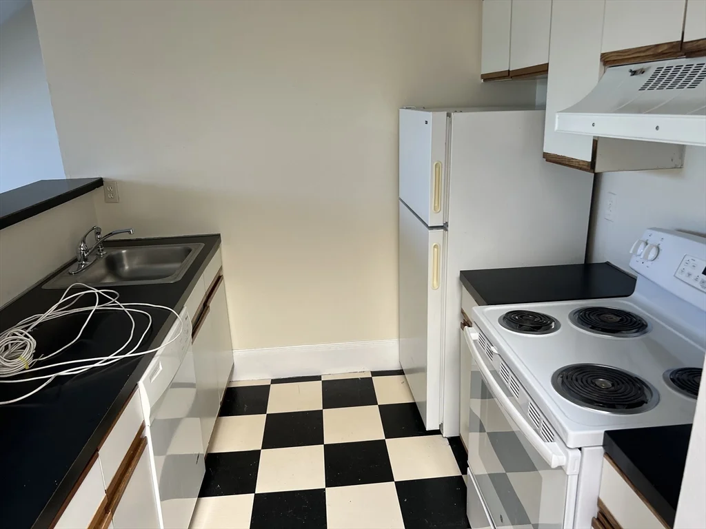 1 bed, 1 bath apartment for rent at 674 Massachusetts Unit 5, South End — photo 9 of 12