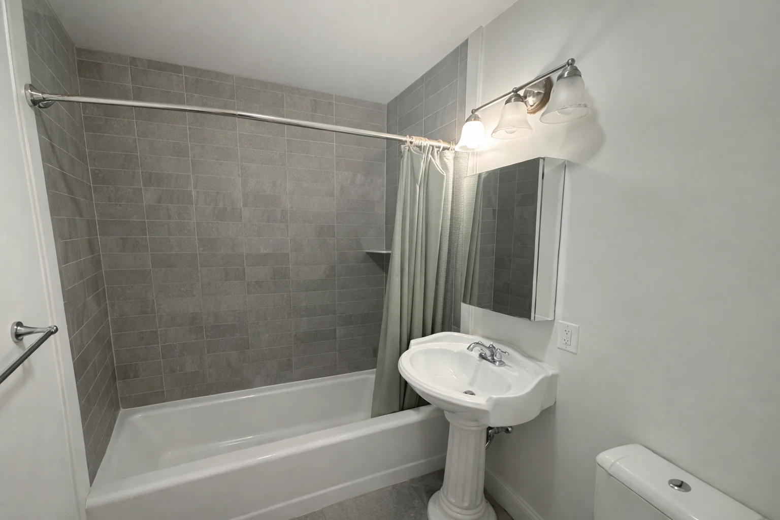 1 bed, 1 bath apartment for rent at 674 Washington St Unit 1, Coolidge Corner — photo 3 of 4