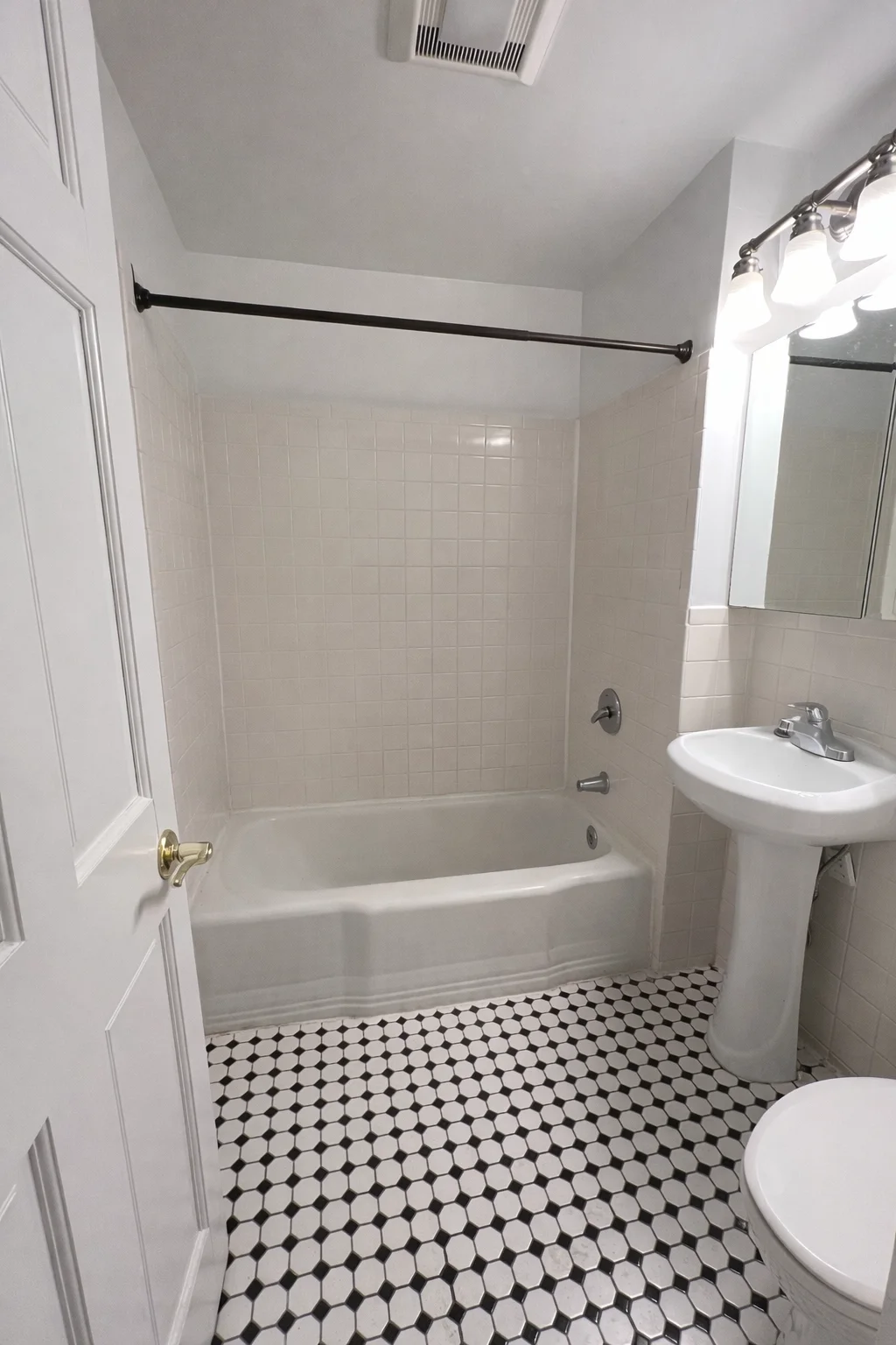 1 bed, 1 bath apartment for rent at 674 Washington St Unit 2, Coolidge Corner — photo 10 of 10