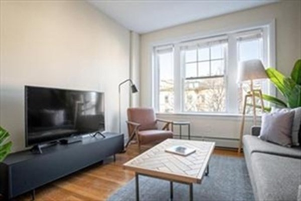 2 bed, 1 bath apartment for rent at 674 Washington St Unit 5, Aspinwall Hill — photo 3 of 12