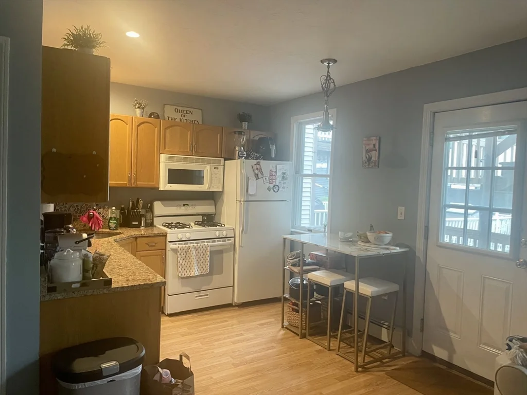 2 bed, 1 bath apartment for rent at 675 2nd St Unit 2, South Boston — photo 4 of 10