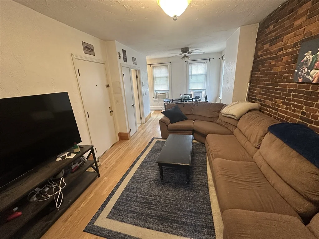2 bed, 1 bath apartment for rent at 675 East 7th St Unit 2, South Boston — photo 1 of 8