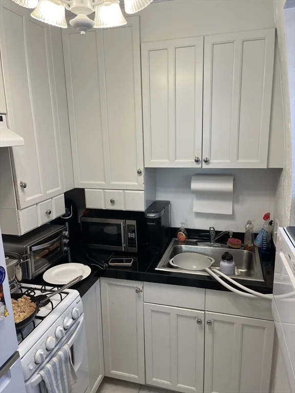 2 bed, 1 bath apartment for rent at 675 East 7th St Unit 3, South Boston — photo 5 of 7