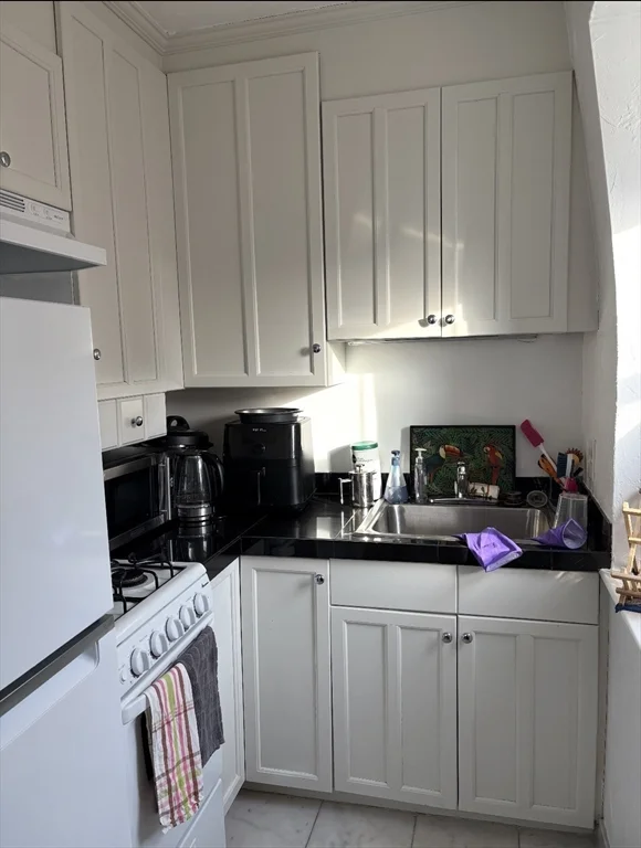 2 bed, 1 bath apartment for rent at 675 East 7th St Unit 2, South Boston — photo 4 of 16