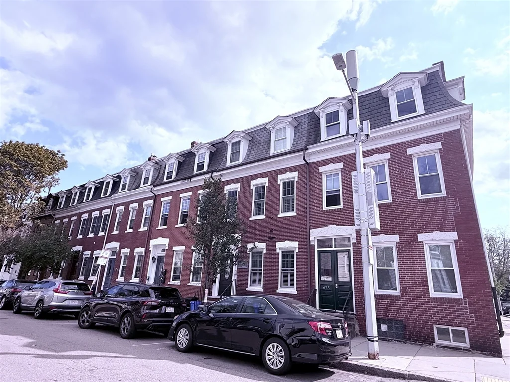2 bed, 1 bath apartment for rent at 675 East 7th St Unit 2, South Boston — photo 1 of 16